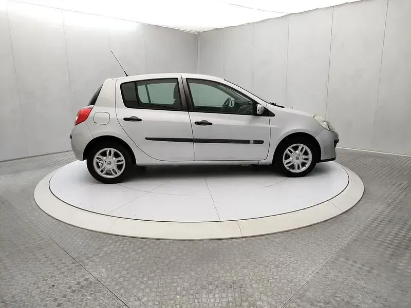 Usata Renault Clio Dynamique 75 CV (55 kW) 2007 Argento Utilitaria