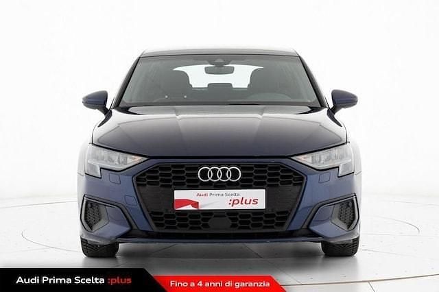 Usata Audi A3 Business 116 CV (85 kW) 2023 Blu navarra metallizzato Berlina