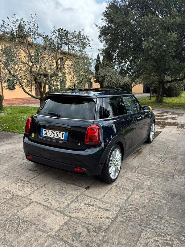 Usata Mini Cooper SE 160 kW (218 CV) 2021 Blu Utilitaria