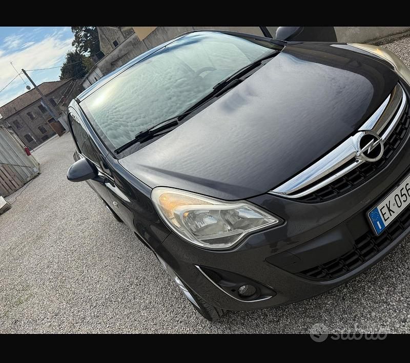 Usata Opel Corsa 86 CV (63 kW) 2011 Grigio Utilitaria