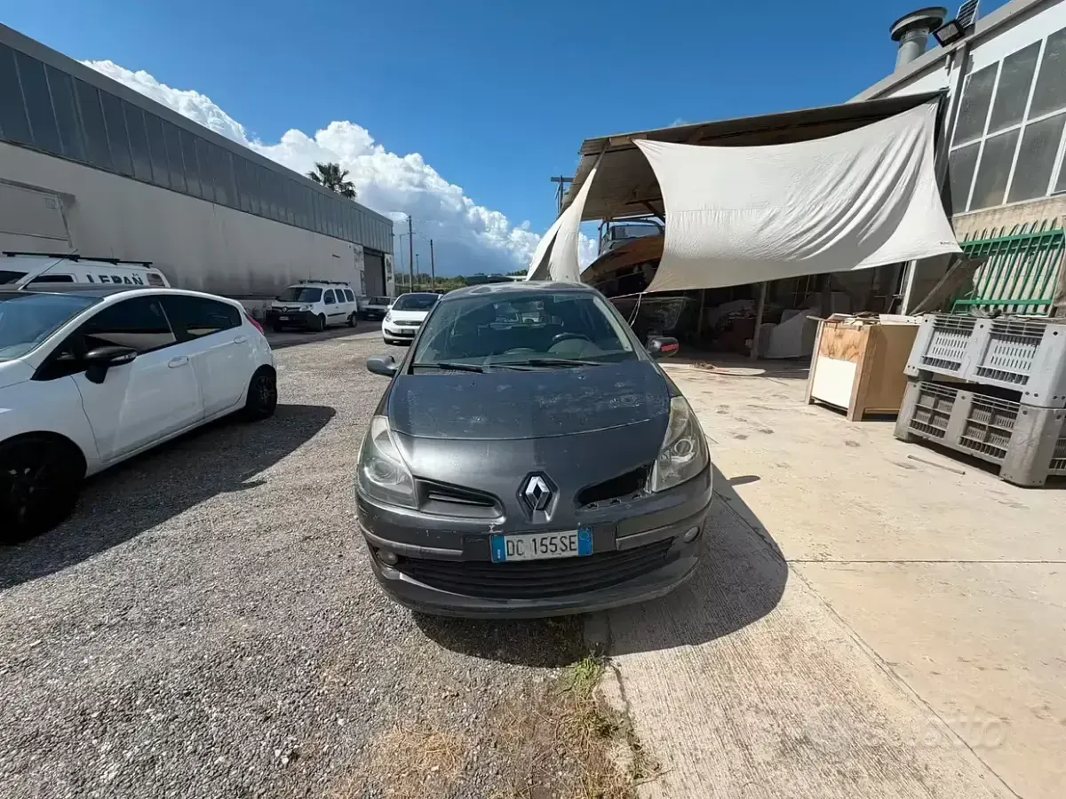 Usata Renault Clio II 85 CV (62 kW) 2006 Grigio Berlina