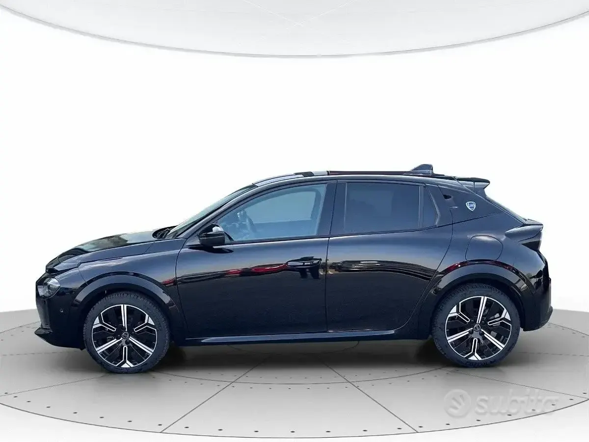 Usata Lancia Ypsilon 101 CV (74 kW) 2025 Nero Utilitaria