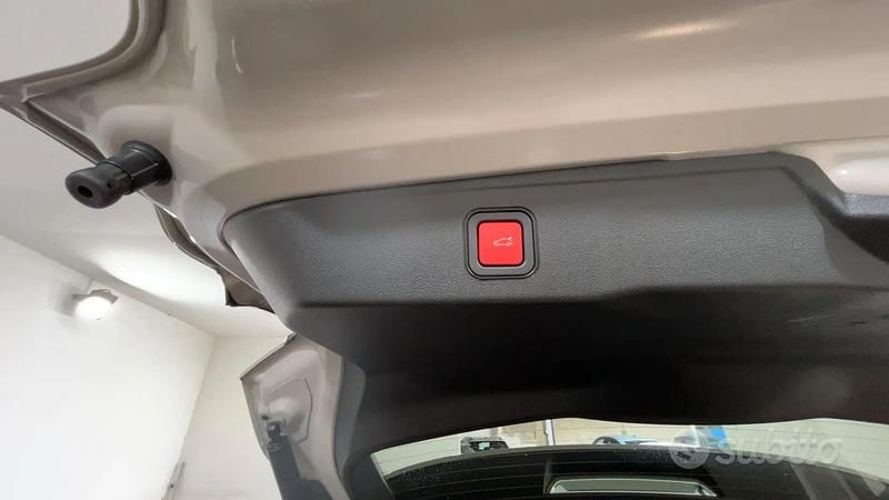 Usata Jeep Avenger Summit 100 CV (73 kW) 2024 Beige SUV