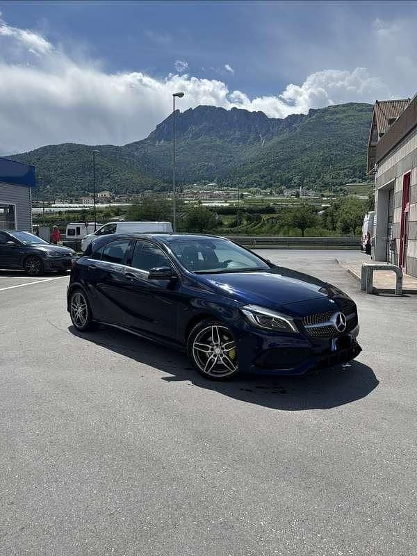 Usata Mercedes A200 Premium 140 CV (102 kW) 2017 Blu Monovolume