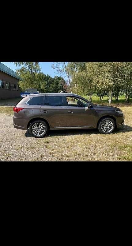 Usata Mitsubishi Outlander P-HEV Instyle 135 CV (99 kW) 2021 Grigio SUV