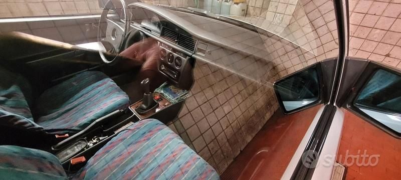 Usata Mercedes 190 122 CV (89 kW) 1988 Beige Berlina