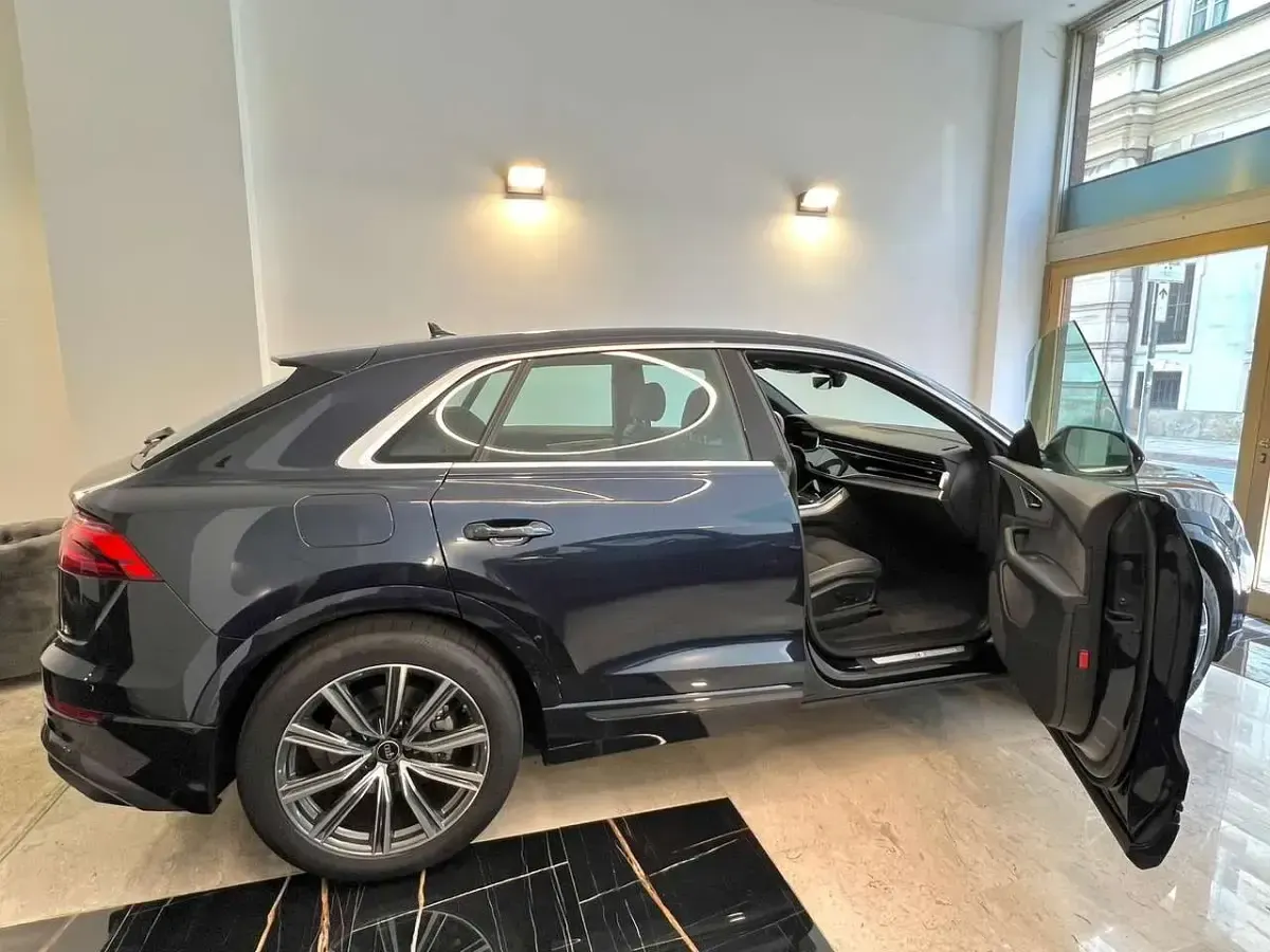 Usata Audi Q8 S-Line 231 CV (169 kW) 2024 Blu/azzurro SUV