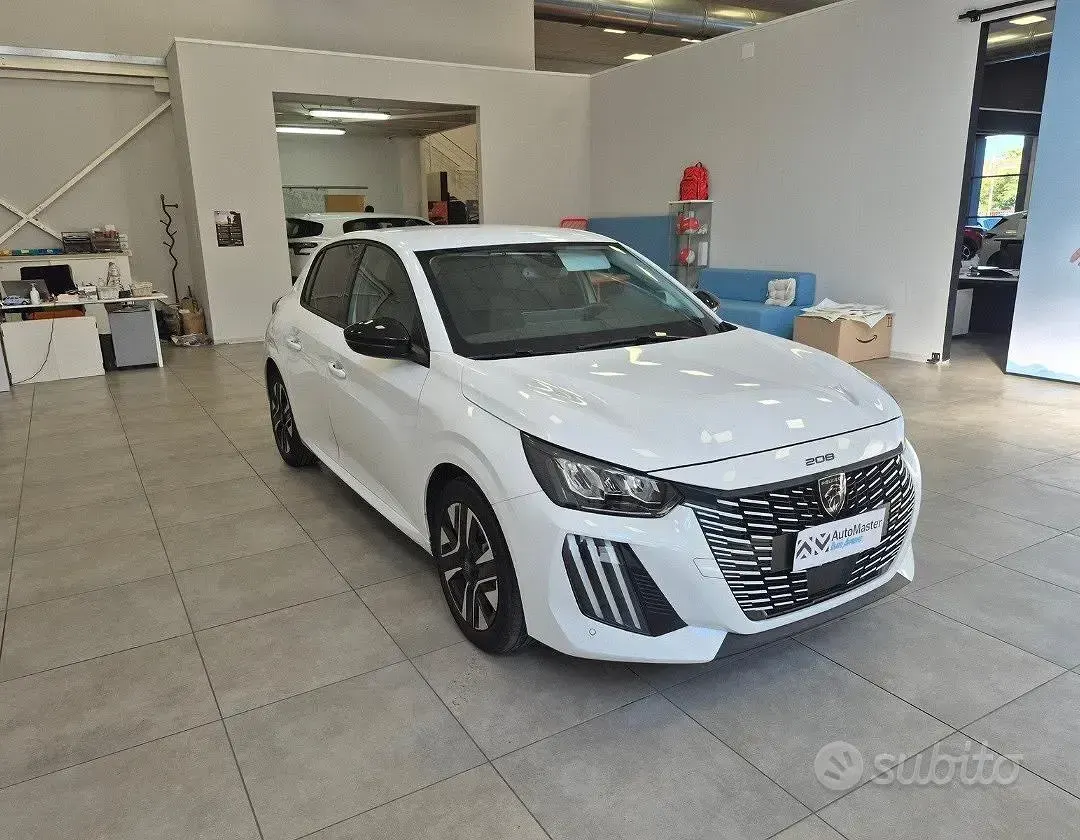 Usata Peugeot 208 Style 101 CV (74 kW) 2025 Bianco Utilitaria