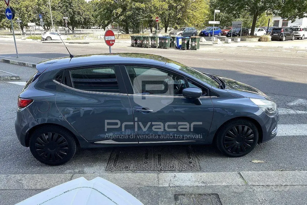 Usata Renault Clio Zen 73 CV (53 kW) 2016 Grigio Utilitaria