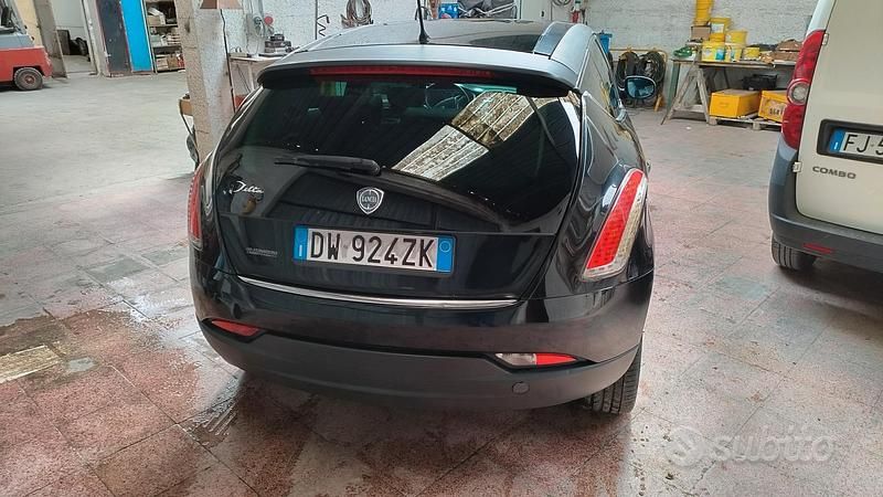 Usata Lancia Delta 120 CV (88 kW) 2010 Nero Utilitaria