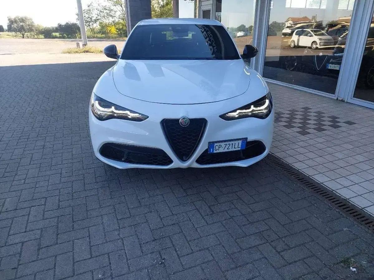 Usata Alfa Romeo Stelvio Sprint 209 CV (153 kW) 2023 Bianco SUV