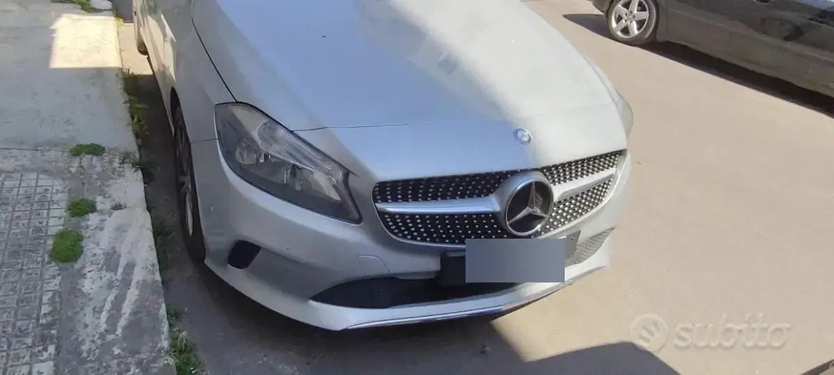 Usata Mercedes A200 136 CV (100 kW) 2013 Grigio Utilitaria