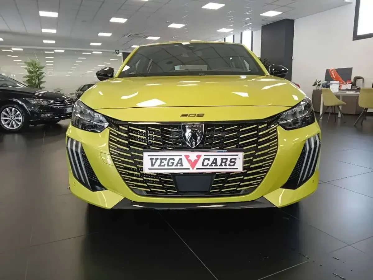 Usata Peugeot 208 GT 101 CV (74 kW) 2024 Giallo Utilitaria