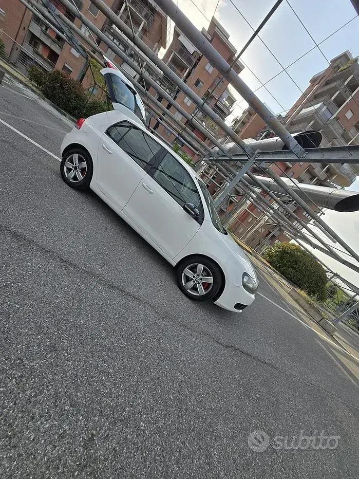 Usata VW Golf VI 80 CV (58 kW) 2011 Bianco Utilitaria