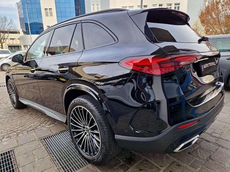Usata Mercedes GLC220 AMG 197 CV (144 kW) 2023 Schwarz  unilack SUV