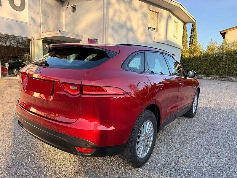 Begagnad Jaguar F-Pace Portfolio 180 HK (132 kW) 2018 Röd SUV