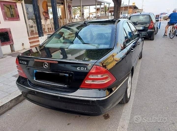 Usata Mercedes C220 150 CV (110 kW) 2004 Nero Berlina