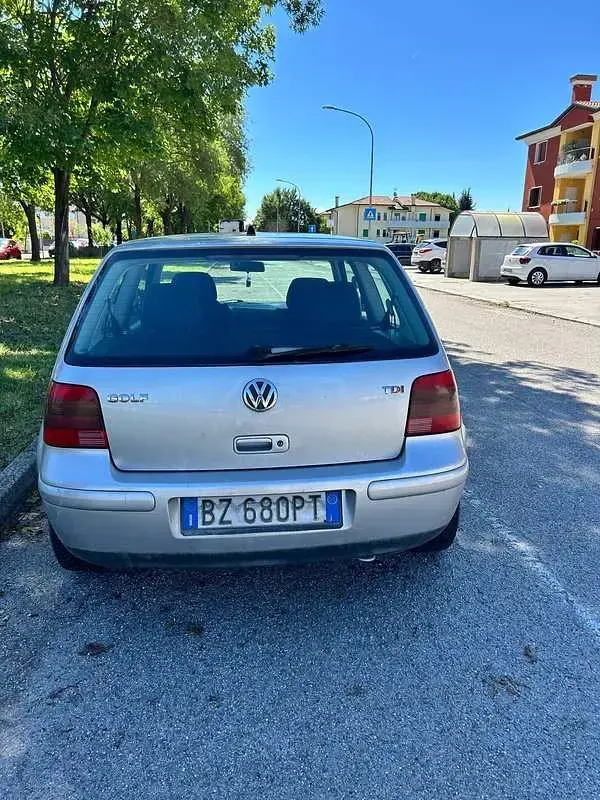 Usata VW Golf IV 131 CV (96 kW) 2002 Grigio Berlina