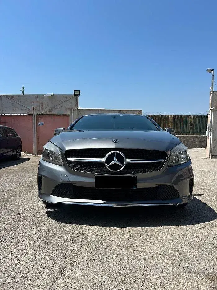 Usata Mercedes 180 109 CV (80 kW) 2017 Grigio Berlina