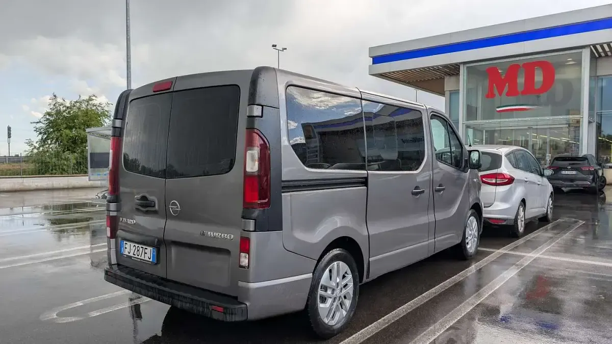 Usata Opel Vivaro S 125 CV (91 kW) 2016 Monovolume