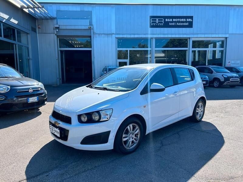Bianco Usata 2011 Chevrolet Aveo LT Tre volumi | 3900 € (Buon prezzo) - Immagine 1/4