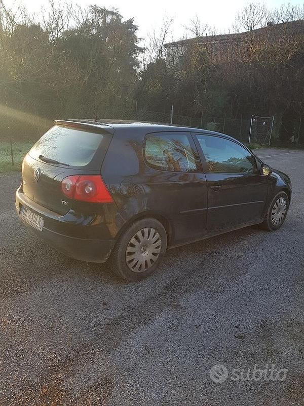 Usata VW Golf V 105 CV (77 kW) 2008 Nero Utilitaria
