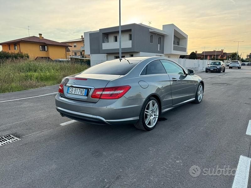 Gebraucht Mercedes E250 204 PS (150 kW) 2012 Grau Coupé