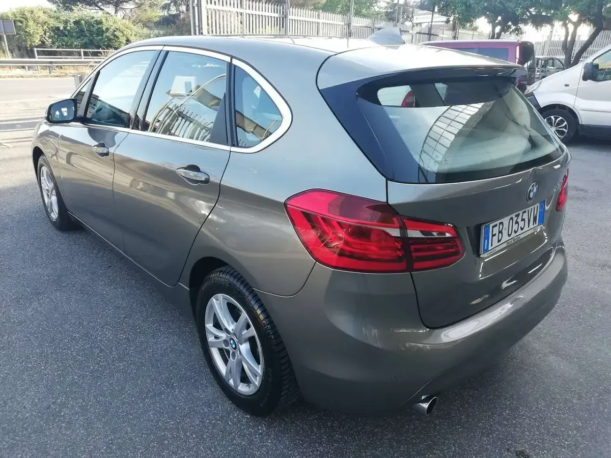 Usata BMW 216 Active Tourer Luxury Line 116 CV (85 kW) 2016 Oro Monovolume