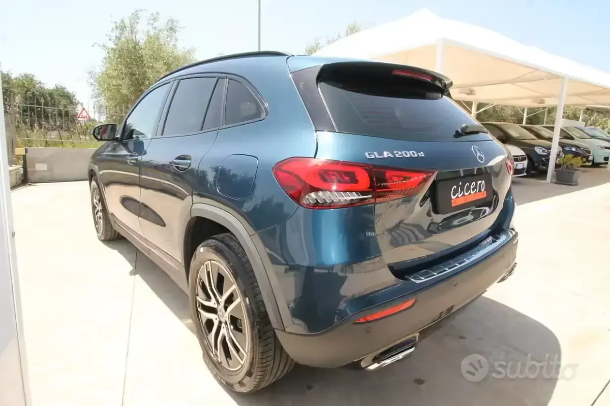 Usata Mercedes GLA200 150 CV (110 kW) 2022 Blu SUV