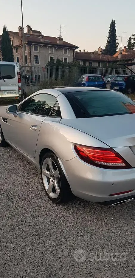 Usata Mercedes SLC200 184 CV (135 kW) 2018 Grigio Cabrio