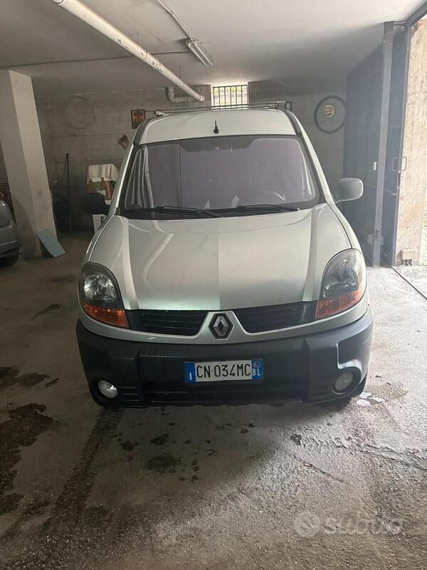 Grigio Usata 2004 Renault Kangoo Monovolume | 3000 € (Ottimo prezzo) - Immagine 1/4