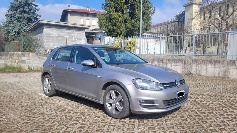Usata VW Golf VII Highline 110 CV (80 kW) 2014 Berlina