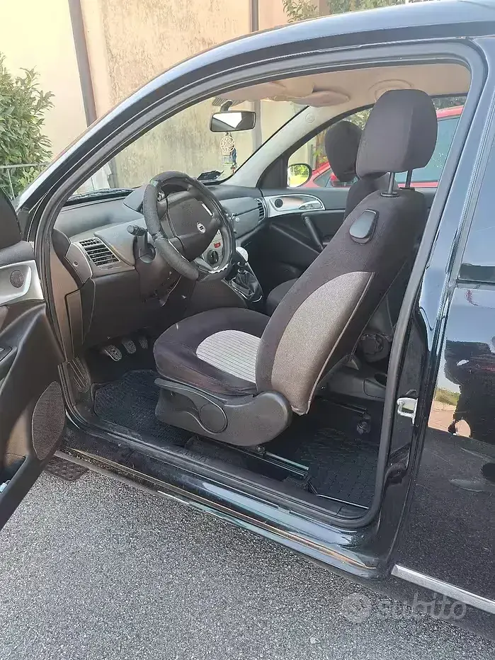 Usata Lancia Ypsilon 60 CV (44 kW) 2007 Nero Utilitaria