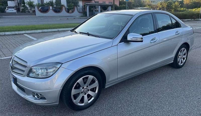 Usata Mercedes C220 Avantgarde 170 CV (125 kW) 2009 Argento Berlina