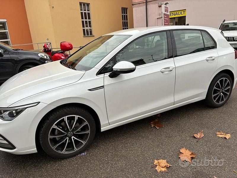 Begagnad VW Golf VIII 2020 Vit Sedan