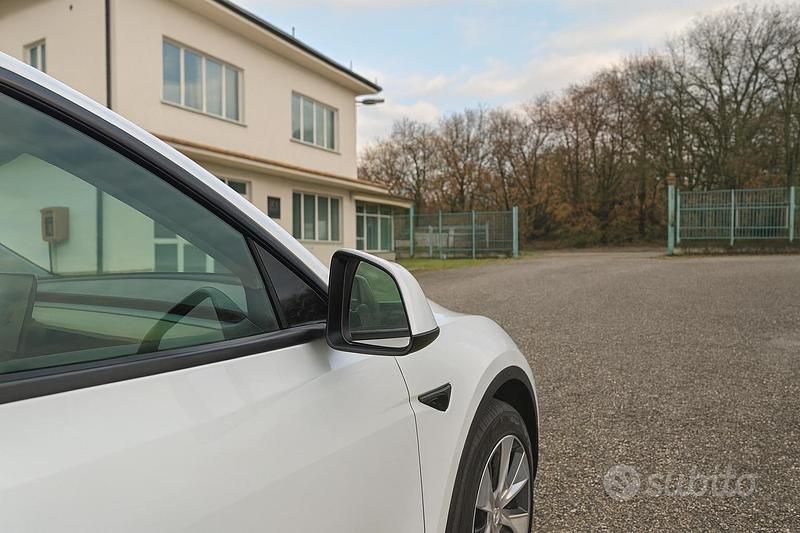 Usata Tesla Model Y 219 kW (299 CV) 2023 Bianco SUV