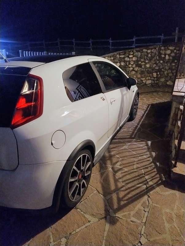 Usata Abarth Grande Punto 250 CV (183 kW) 2009 Bianco Utilitaria
