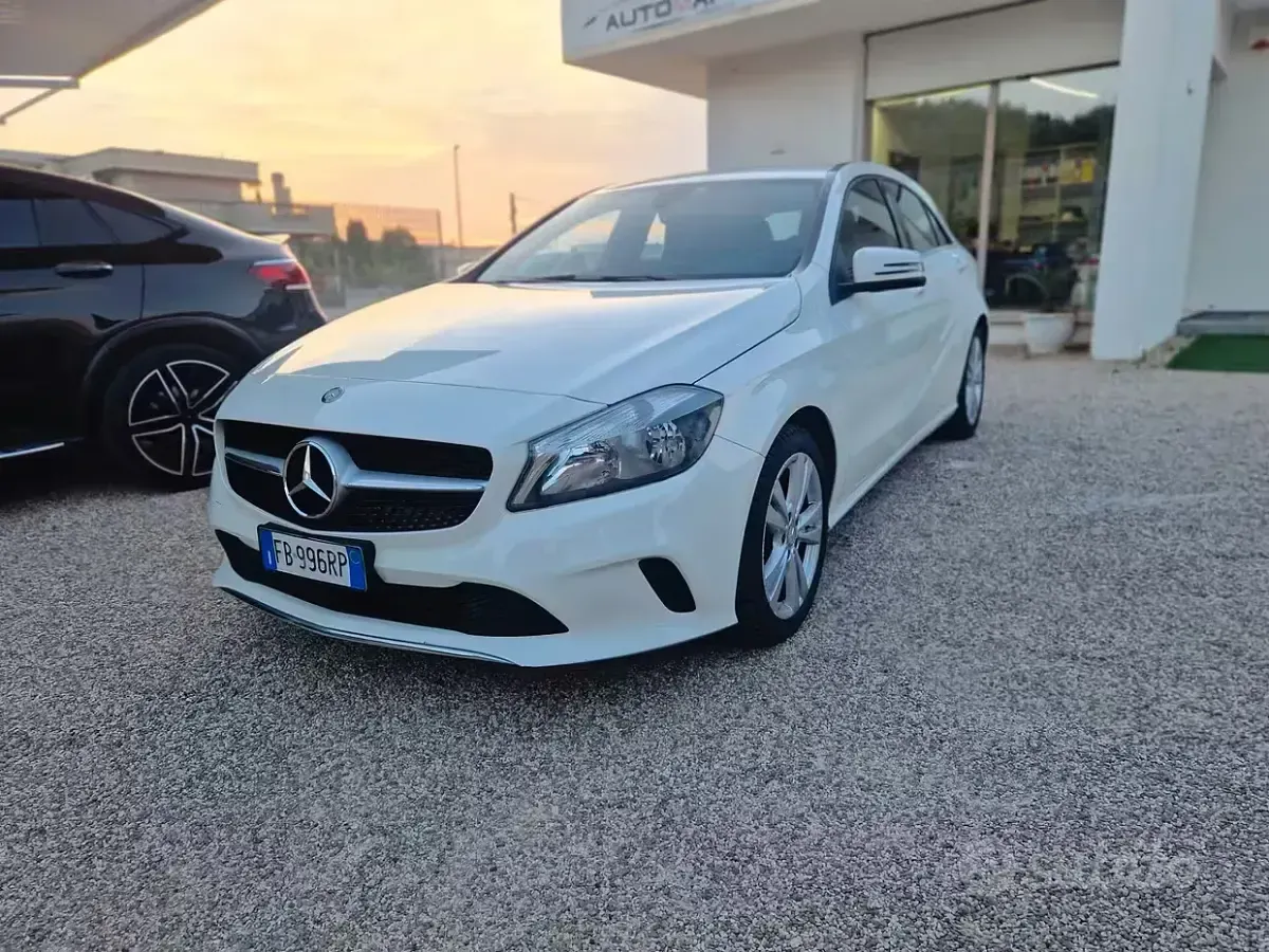Usata Mercedes A200 Premium 136 CV (100 kW) 2016 Marrone Utilitaria