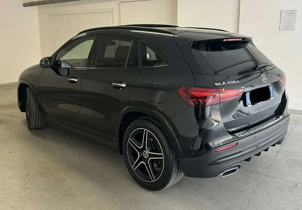 Usata Mercedes GLA200 Premium 150 CV (110 kW) 2024 Nero SUV