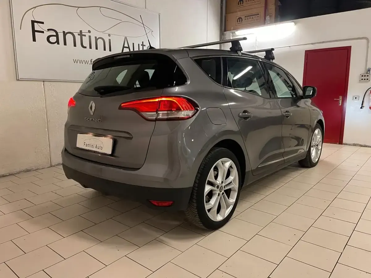 Usata Renault Scénic Zen 110 CV (80 kW) 2016 Argento Monovolume