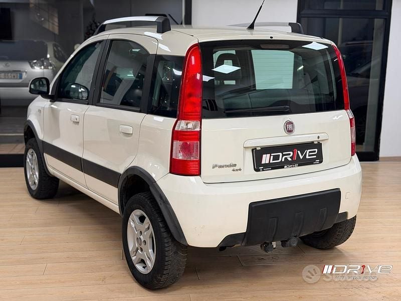 Usata Fiat Panda 4x4 Climbing 74 CV (54 kW) 2011 Bianco Utilitaria