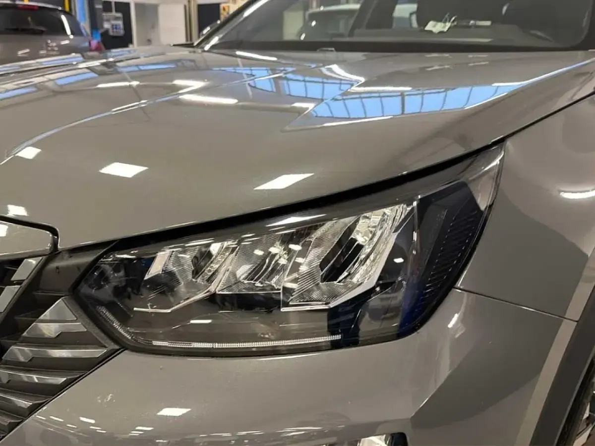 Usata Peugeot 2008 Allure 101 CV (74 kW) 2024 Grigio SUV