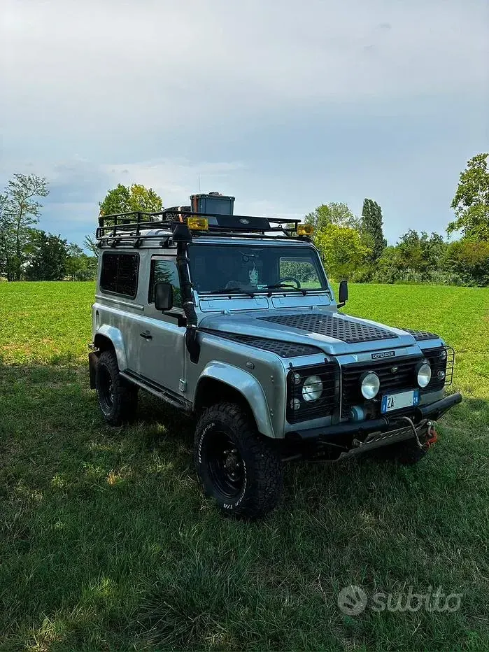 Usata Land Rover Defender 122 CV (89 kW) 2005 Grigio SUV