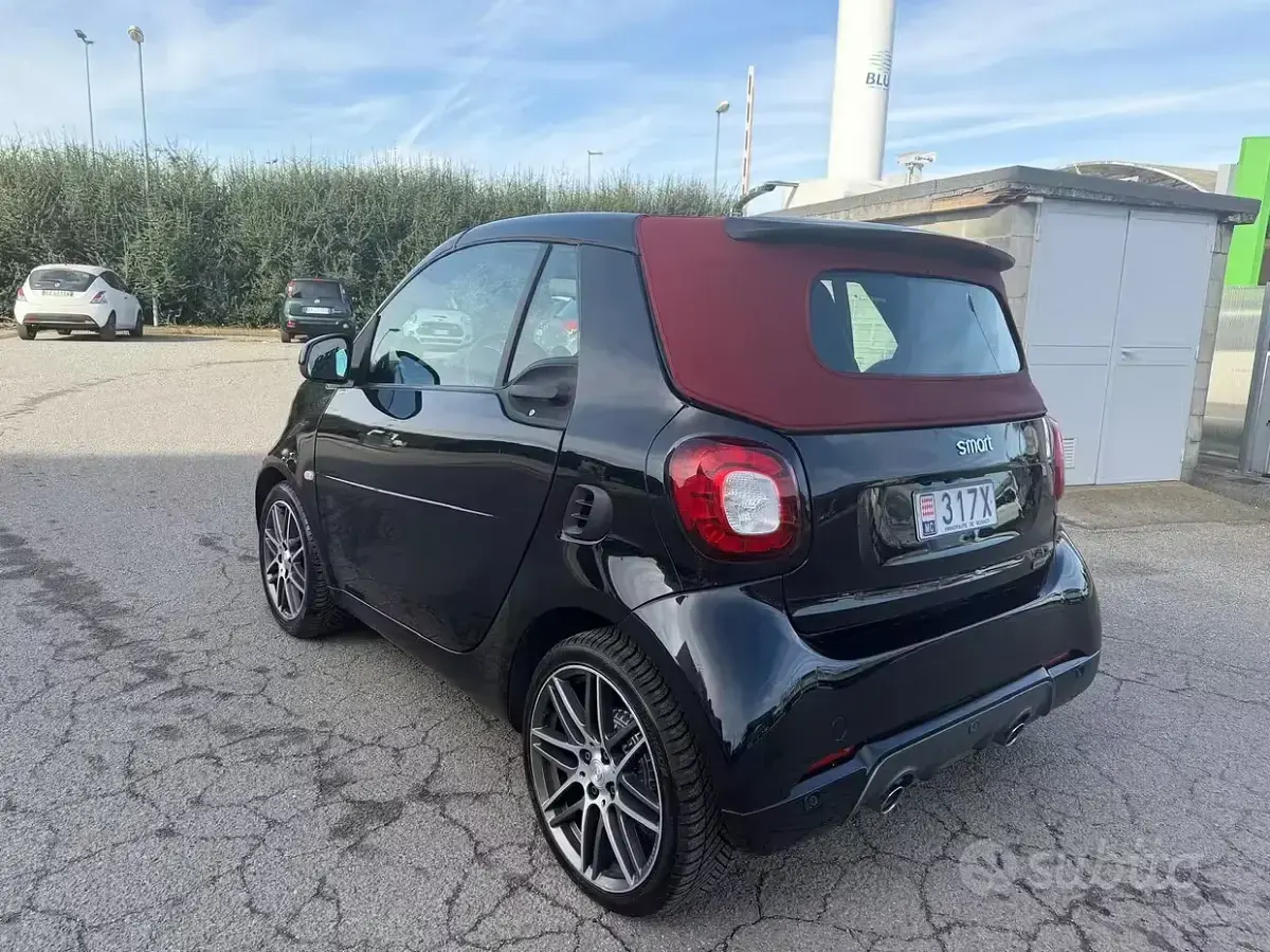 Usata Smart ForTwo Cabrio Brabus 109 CV (80 kW) 2016 Nero Cabrio