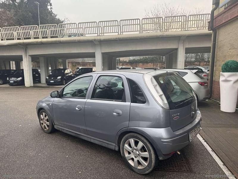 Usata Opel Corsa 60 CV (44 kW) 2006 Grigio Utilitaria