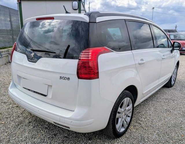 Usata Peugeot 5008 Business-Line 116 CV (85 kW) 2014 Bianco Monovolume