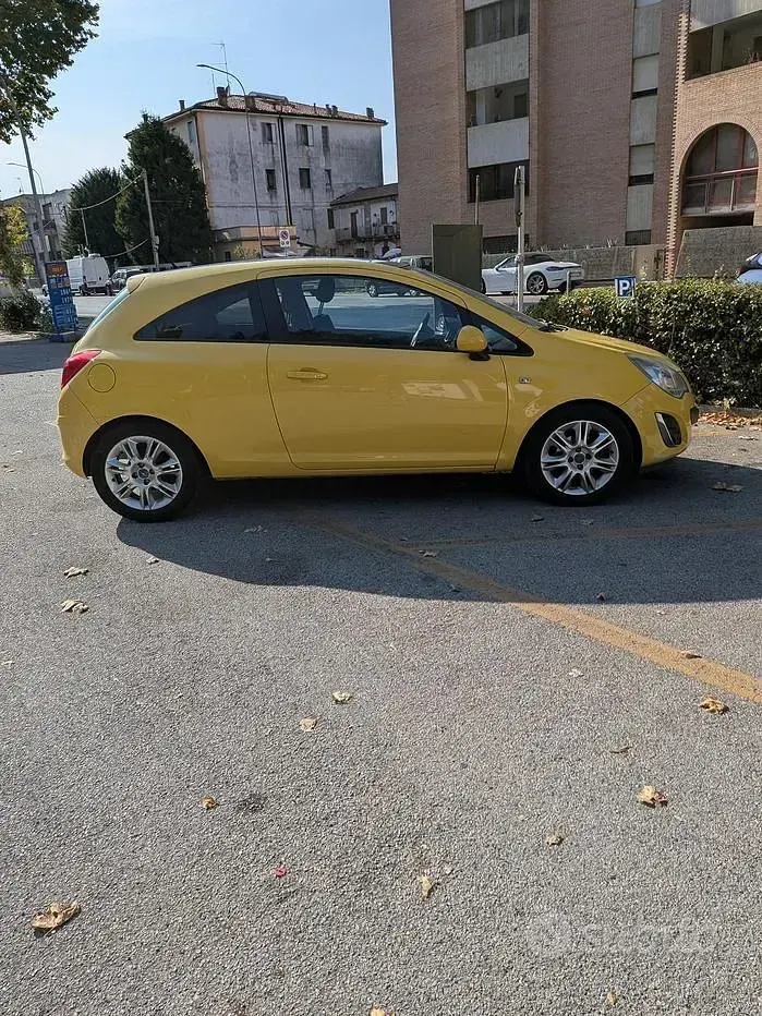 Usata Opel Corsa 85 CV (62 kW) 2011 Giallo Utilitaria