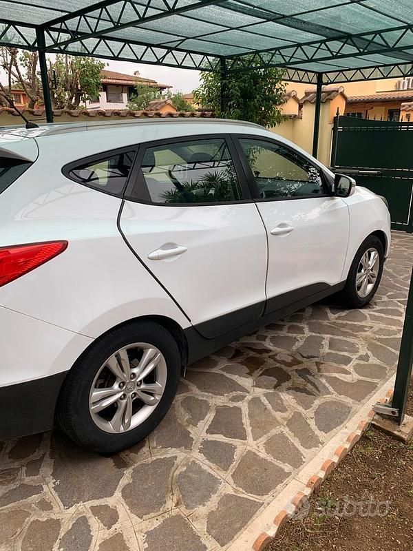 Bianco Usata 2010 Hyundai ix35 SUV | 6000 € - Immagine 1/4