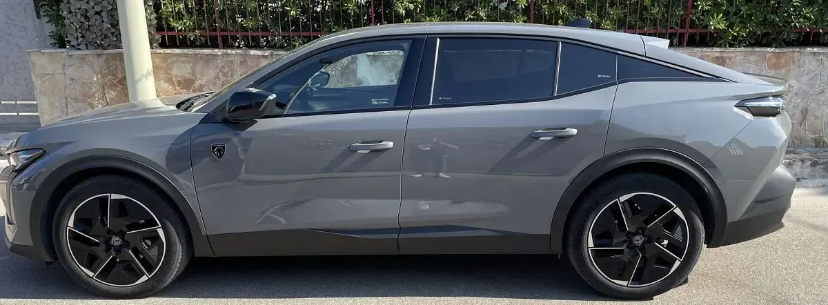 Usata Peugeot 408 GTi 136 CV (100 kW) 2024 SUV