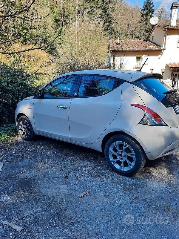 Usata Lancia Ypsilon S 95 CV (69 kW) 2015 Bianco Utilitaria